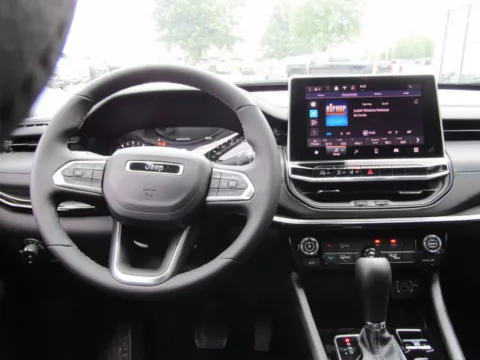 More photos of 2026 Jeep Compass Latitude at Pettijohn Auto Center, MO
