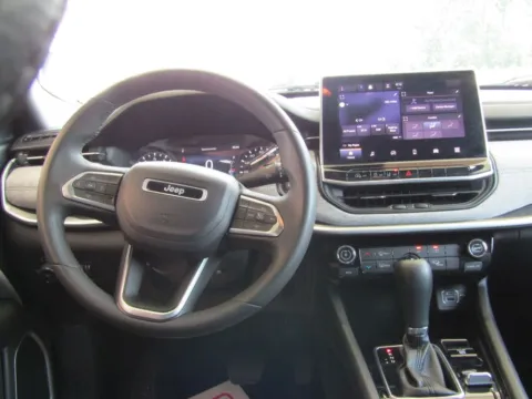 More photos of 2024 Jeep Compass Latitude at Pettijohn Auto Center, MO