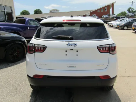More photos of 2024 Jeep Compass Latitude at Pettijohn Auto Center, MO