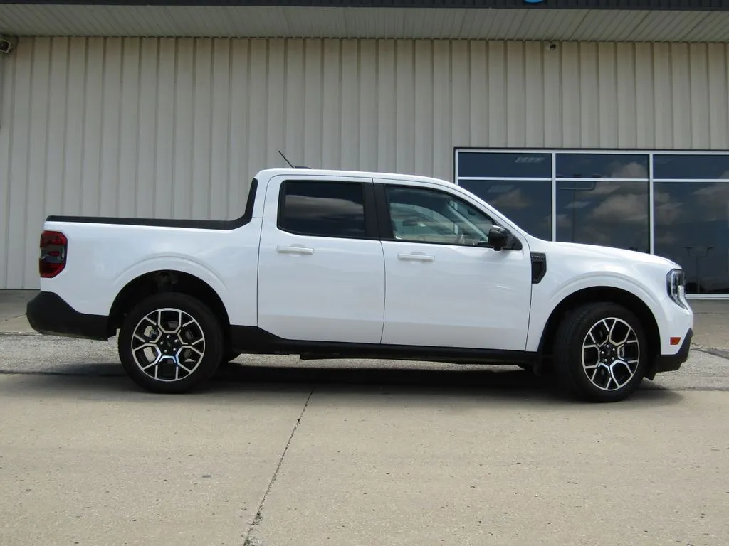 Used 2025 Ford Maverick Lariat with VIN 3FTTW8SA2SRB34706 for sale in Kansas City