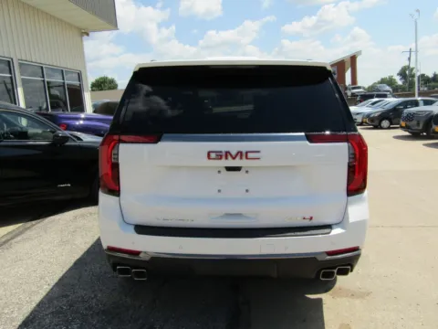 More photos of 2026 GMC Yukon AT4 at Pettijohn Auto Center, MO