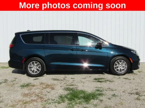 Photos of 2025 Chrysler Pacifica Select for sale in Bethany, MO at Pettijohn Auto Center