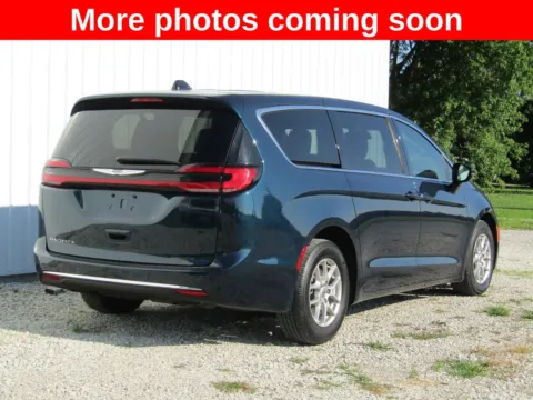 Another view of 2025 Chrysler Pacifica Select for sale in Bethany, MO at Pettijohn Auto Center