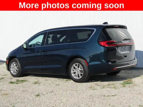 More photos of 2025 Chrysler Pacifica Select at Pettijohn Auto Center, MO