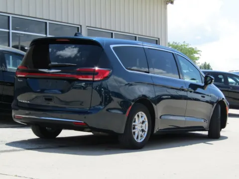 Another view of 2025 Chrysler Pacifica Select for sale in Bethany, MO at Pettijohn Auto Center