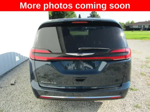More photos of 2025 Chrysler Pacifica Select at Pettijohn Auto Center, MO