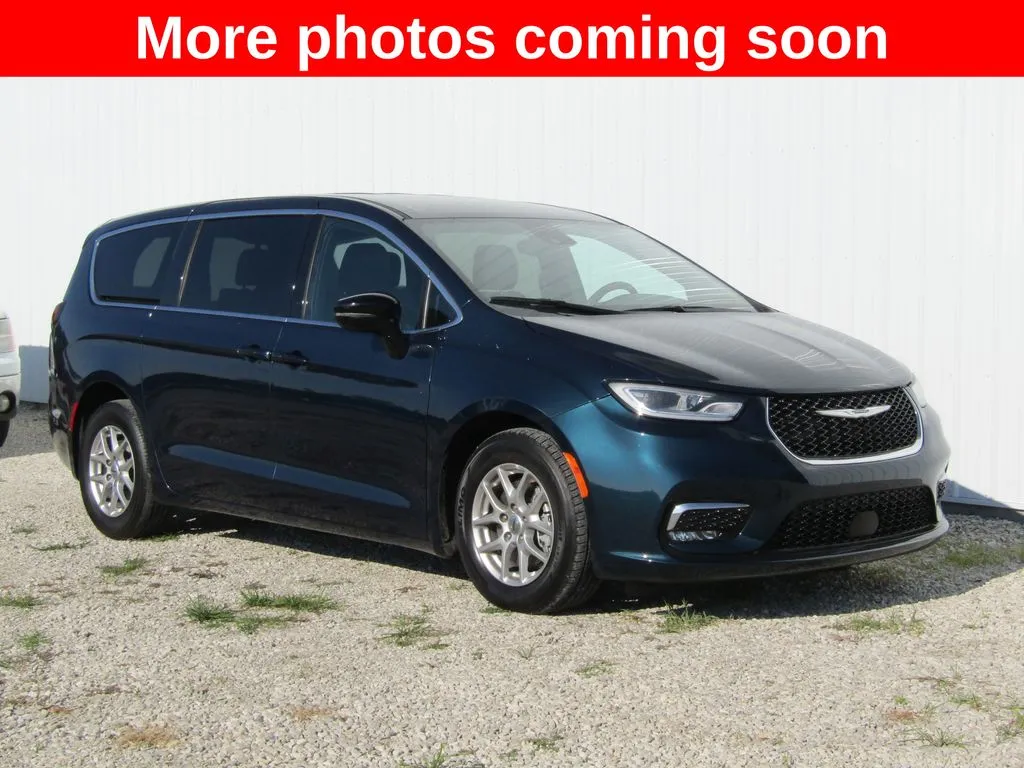 Blue 2025 Chrysler Pacifica Select for sale in Bethany, MO