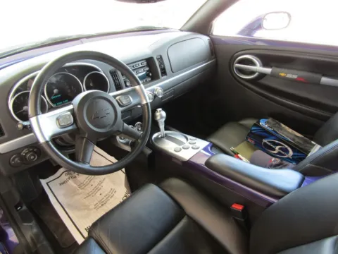 More photos of 2004 Chevrolet SSR at Pettijohn Auto Center, MO