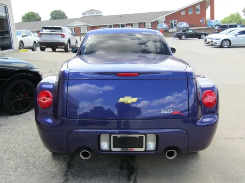 More photos of 2004 Chevrolet SSR at Pettijohn Auto Center, MO