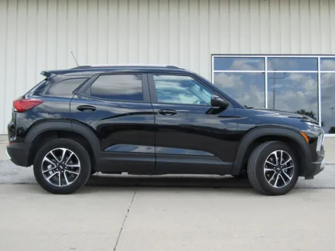 Photos of 2025 Chevrolet TrailBlazer LT for sale in Bethany, MO at Pettijohn Auto Center