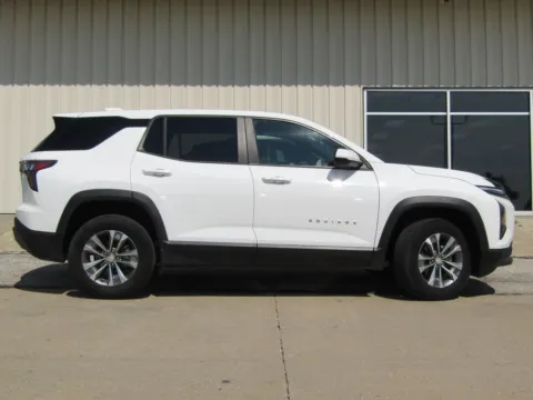 Photos of 2025 Chevrolet Equinox LT for sale in Bethany, MO at Pettijohn Auto Center