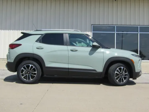 Photos of 2025 Chevrolet TrailBlazer LT for sale in Bethany, MO at Pettijohn Auto Center