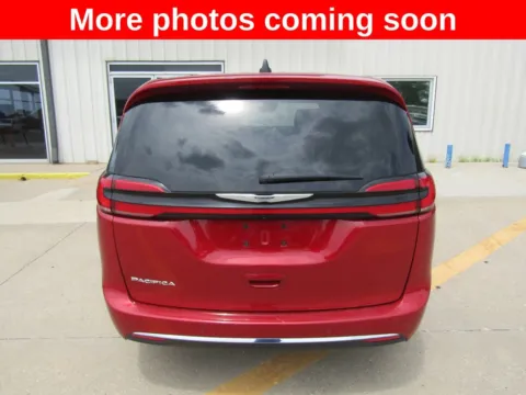 More photos of 2025 Chrysler Pacifica Select at Pettijohn Auto Center, MO