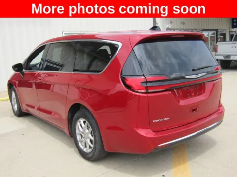 Another view of 2025 Chrysler Pacifica Select for sale in Bethany, MO at Pettijohn Auto Center