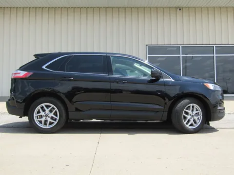 Photos of 2023 Ford Edge SEL for sale in Bethany, MO at Pettijohn Auto Center