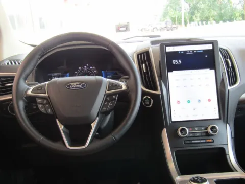 More photos of 2023 Ford Edge SEL at Pettijohn Auto Center, MO