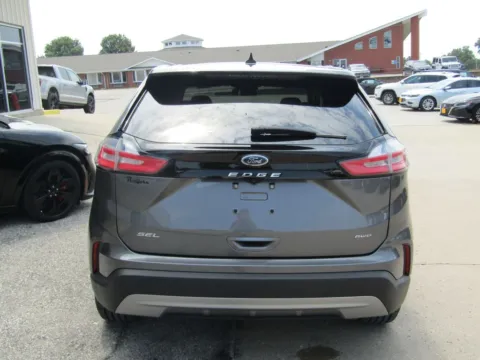 More photos of 2023 Ford Edge SEL at Pettijohn Auto Center, MO
