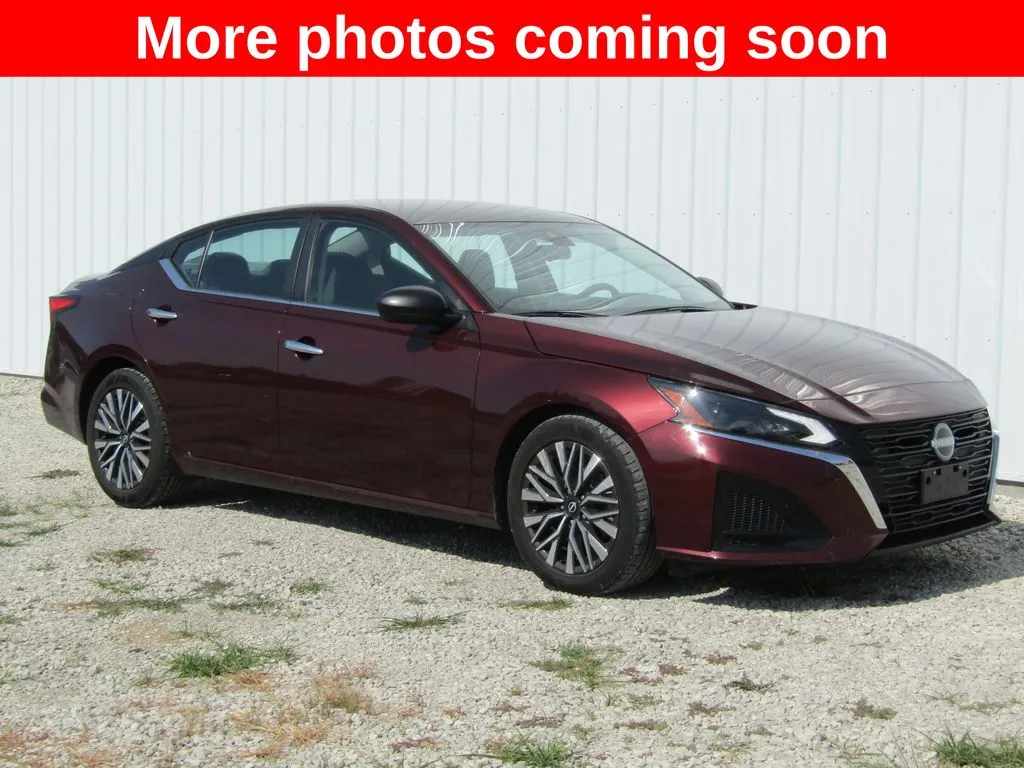 Used 2024 Nissan Altima SV with VIN 1N4BL4DV2RN319693 for sale in Kansas City