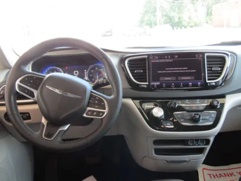 More photos of 2023 Chrysler Pacifica Touring L at Pettijohn Auto Center, MO