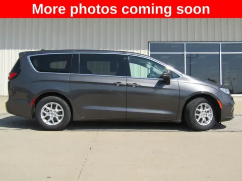 Photos of 2023 Chrysler Pacifica Touring L for sale in Bethany, MO at Pettijohn Auto Center