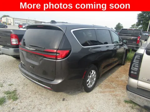 More photos of 2023 Chrysler Pacifica Touring L at Pettijohn Auto Center, MO