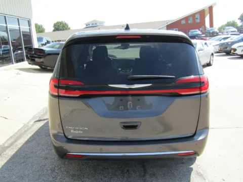 More photos of 2023 Chrysler Pacifica Touring L at Pettijohn Auto Center, MO