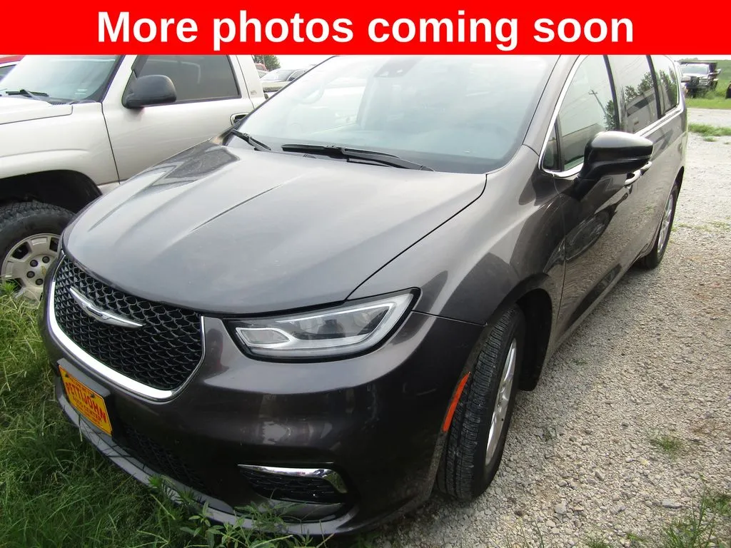 Unknown 2023 Chrysler Pacifica Touring L for sale in Bethany, MO