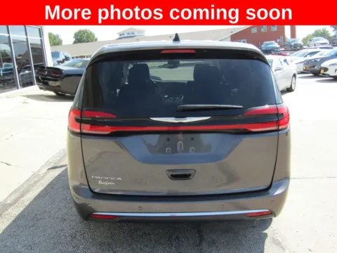 More photos of 2023 Chrysler Pacifica Touring L at Pettijohn Auto Center, MO