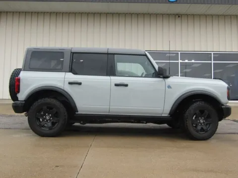 Photos of 2024 Ford Bronco Black Diamond for sale in Bethany, MO at Pettijohn Auto Center