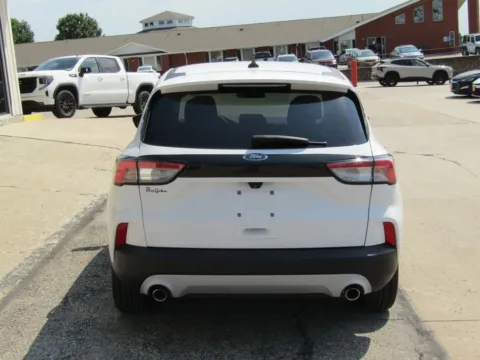 More photos of 2021 Ford Escape SE at Pettijohn Auto Center, MO
