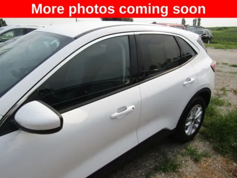 Photos of 2021 Ford Escape SE for sale in Bethany, MO at Pettijohn Auto Center