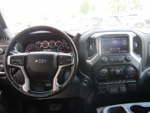 More photos of 2020 Chevrolet Silverado 1500 RST at Pettijohn Auto Center, MO