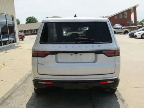 More photos of 2024 Jeep Wagoneer Series III at Pettijohn Auto Center, MO