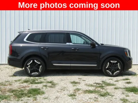 Photos of 2025 Kia Telluride S for sale in Bethany, MO at Pettijohn Auto Center