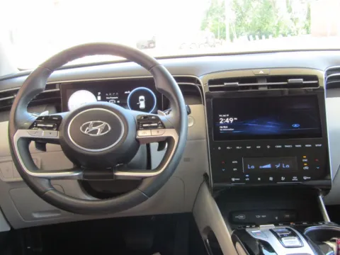 More photos of 2022 Hyundai Tucson Limited at Pettijohn Auto Center, MO