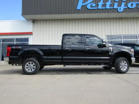 Photos of 2018 Ford F-250SD XLT for sale in Bethany, MO at Pettijohn Auto Center
