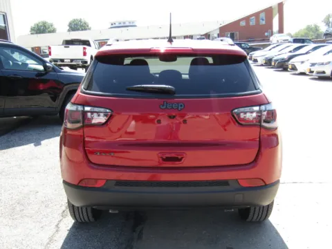 More photos of 2026 Jeep Compass Latitude at Pettijohn Auto Center, MO