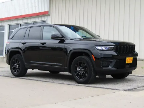 Black 2025 Jeep Grand Cherokee Altitude for sale in Bethany, MO