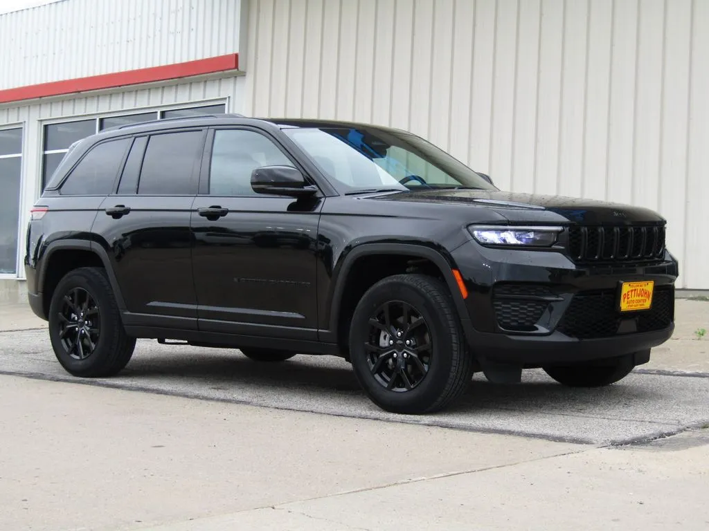 Black 2025 Jeep Grand Cherokee Altitude for sale in Bethany, MO