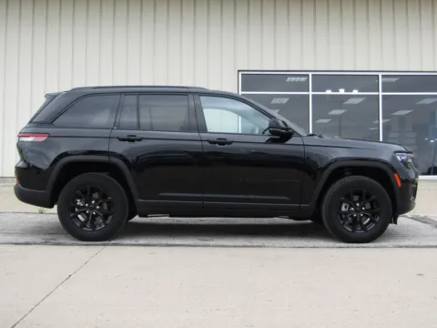 Photos of 2025 Jeep Grand Cherokee Altitude for sale in Bethany, MO at Pettijohn Auto Center