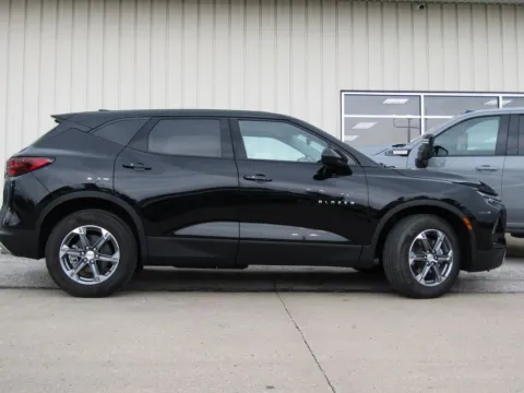 Photos of 2025 Chevrolet Blazer LT for sale in Bethany, MO at Pettijohn Auto Center