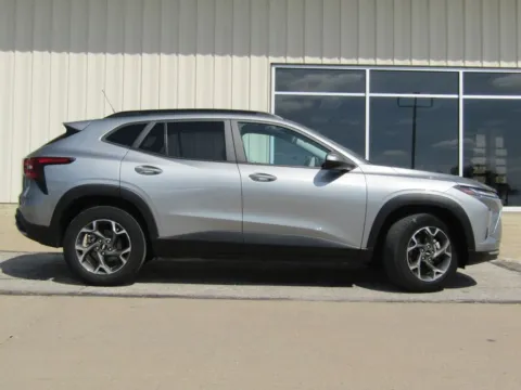 Photos of 2024 Chevrolet Trax LT for sale in Bethany, MO at Pettijohn Auto Center