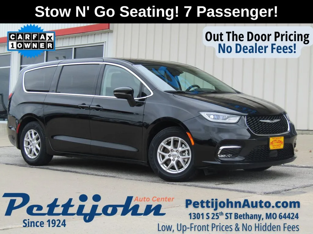 Black 2024 Chrysler Pacifica Touring L for sale in Bethany, MO