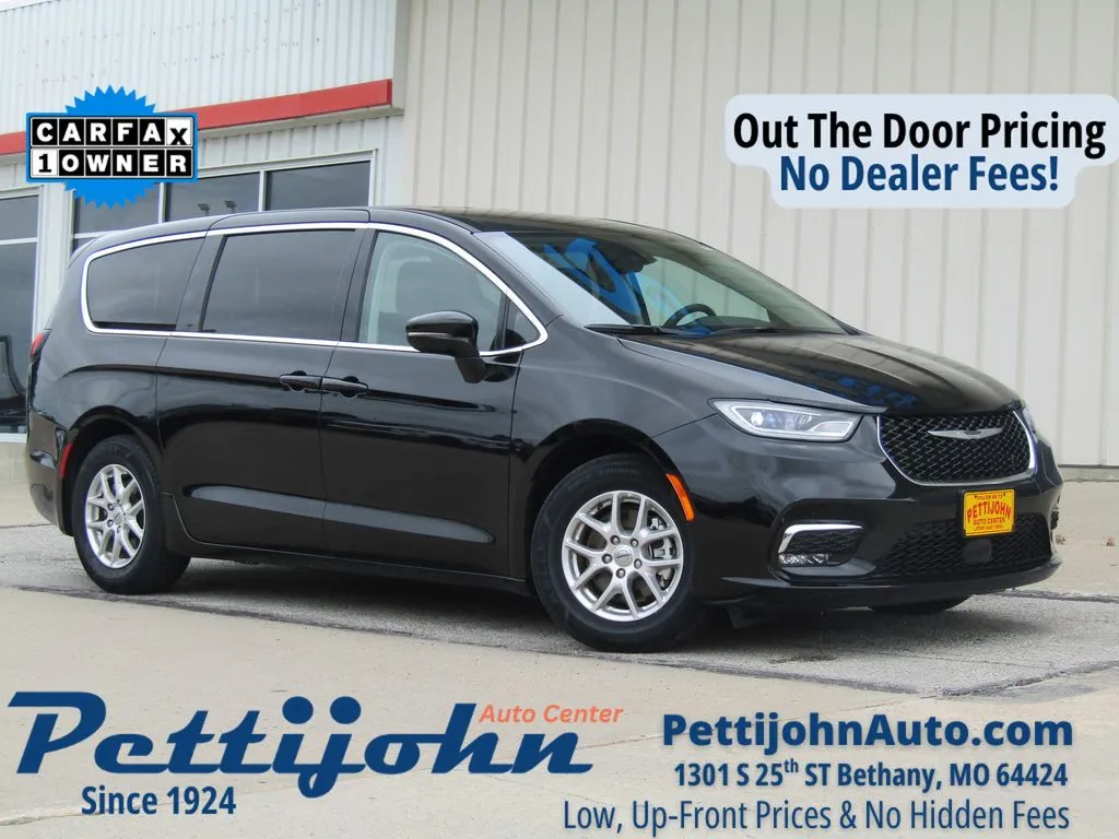 Used 2024 Chrysler Pacifica Touring L with VIN 2C4RC1BG3RR128573 for sale in Kansas City