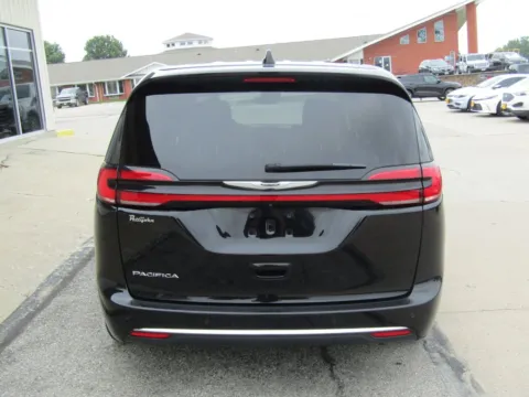 More photos of 2024 Chrysler Pacifica Touring L at Pettijohn Auto Center, MO