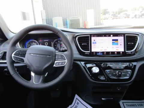 More photos of 2027 Chrysler Pacifica Select at Pettijohn Auto Center, MO