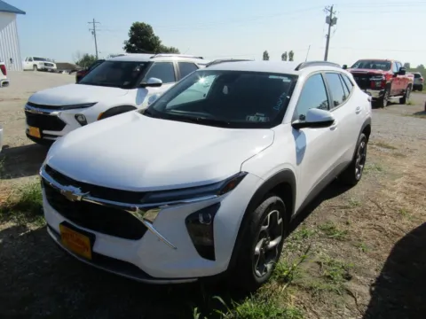 White 2025 Chevrolet Trax LT for sale in Bethany, MO