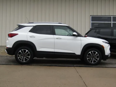 Photos of 2025 Chevrolet TrailBlazer LT for sale in Bethany, MO at Pettijohn Auto Center