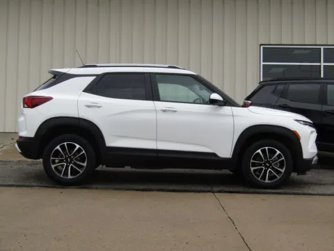 Photos of 2025 Chevrolet TrailBlazer LT for sale in Bethany, MO at Pettijohn Auto Center