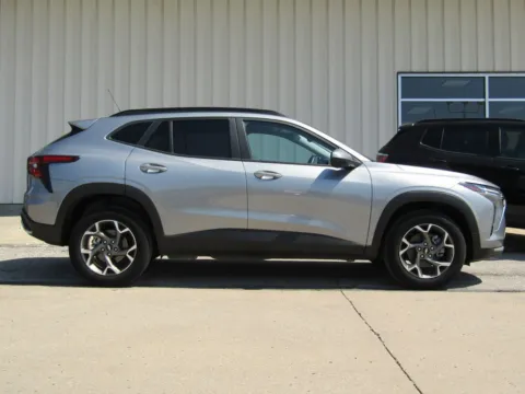 Photos of 2025 Chevrolet Trax LT for sale in Bethany, MO at Pettijohn Auto Center